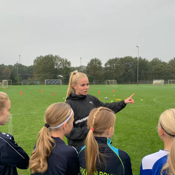 Voetbalclinic door Kika